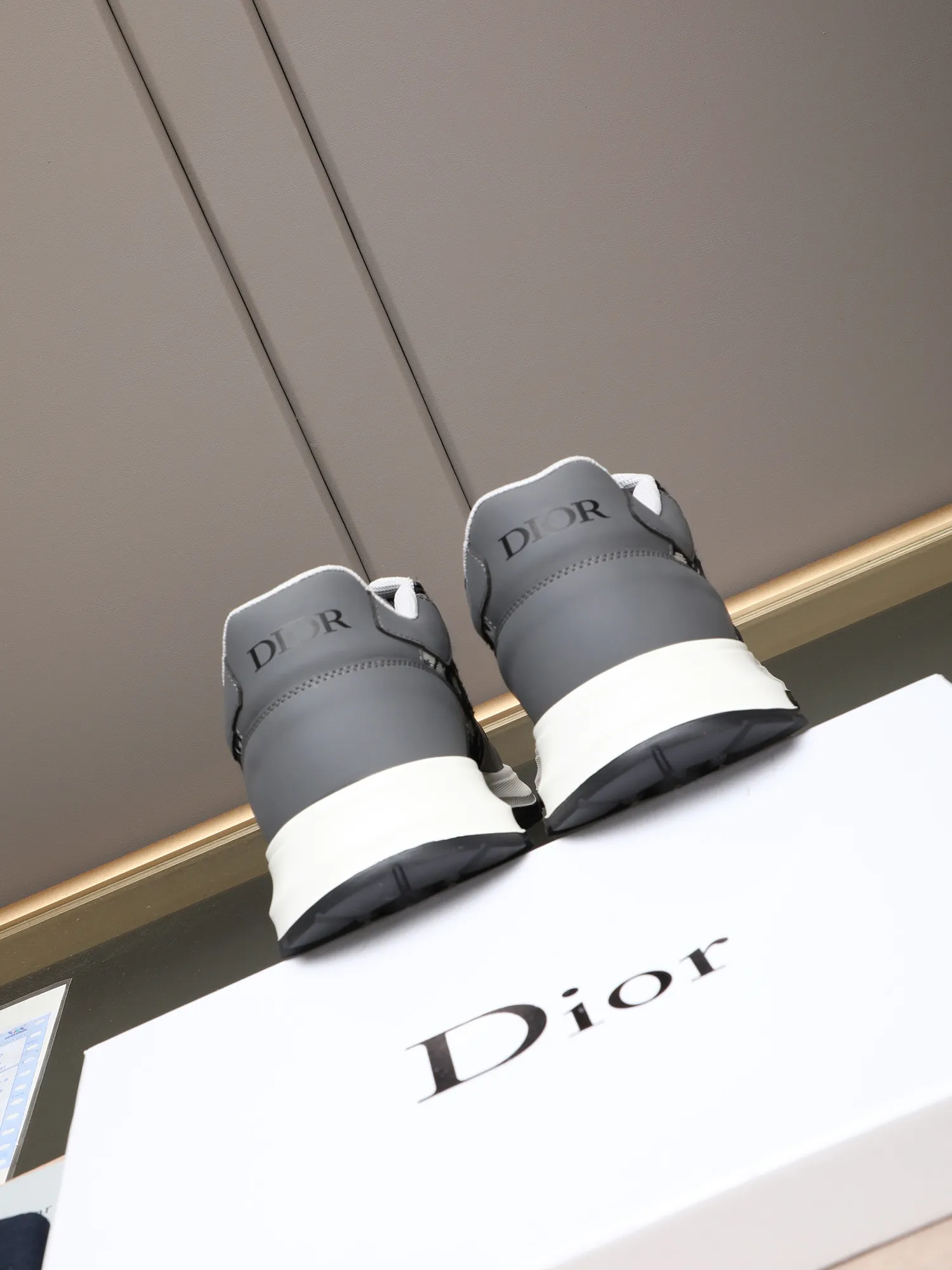 🆕🆕🆕Men's Shoes💰P460 Dior's avant-garde and versatile fashionable men's shoes are privately modeled, calfskin stitched with Dior's special waterproof fabric, fashionable, simple, stylish, eye-catching and classy. It will subvert old ideas and be a must-have for fashionistas who want to spend time with you! Must keep it for yourself! High-end comfort but low-end, high-end quality workmanship. Code number: 38-44 (45 customized) 4 colors for your choice [kiss][kiss][kiss]